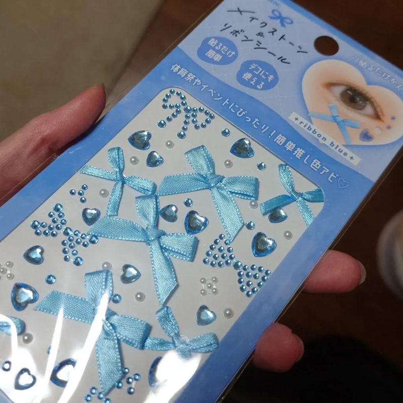 顔に貼るシール